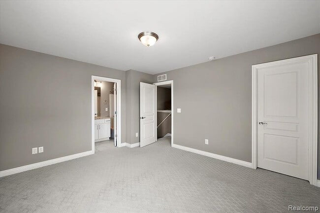 Building Photo - 2877 Hartwick Dr
