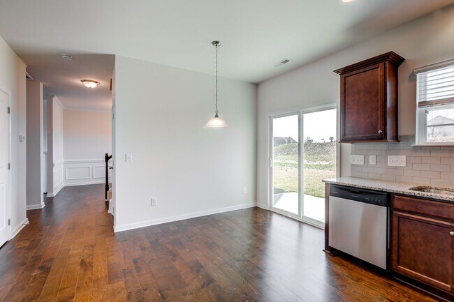 Building Photo - 4 Bedroom Rental in Mackintosh On The Lake Neighborhood!