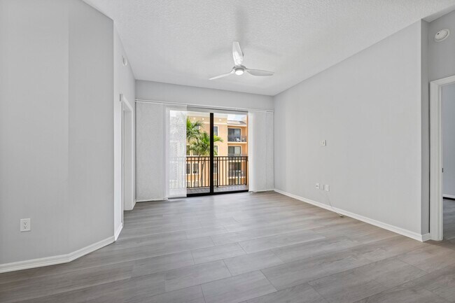 Building Photo - 511 Lucerne Ave