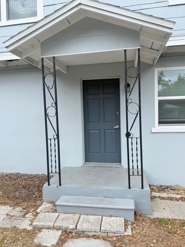 Building Photo - 122 E Hibiscus Dr