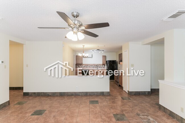 Building Photo - 13918 Villa Camino