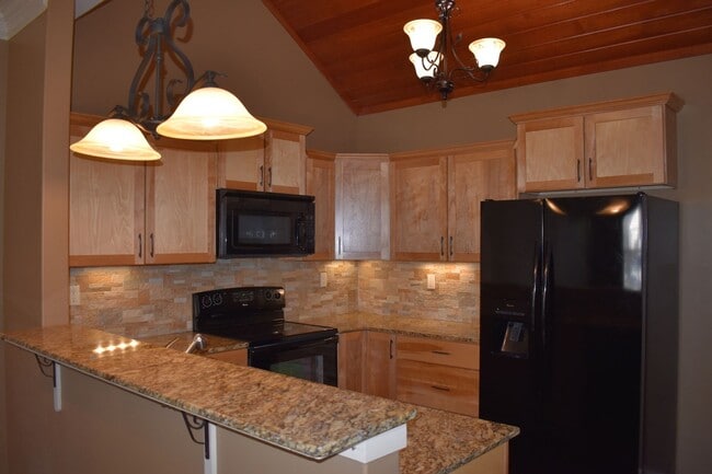 Building Photo - 3 Bedroom Townhouse in Broussard