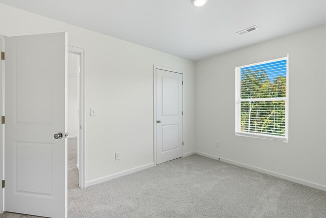 Building Photo - Viking Cove