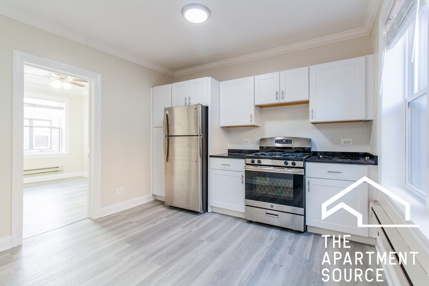 Building Photo - 837.5 W Cornelia Ave