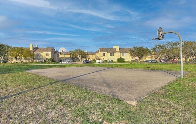 Building Photo - 2314 Capitan Dr