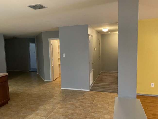 Building Photo - 6630 Tealglen Dr