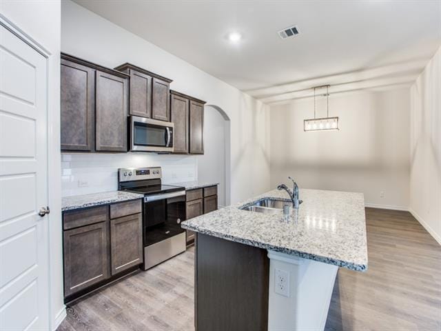 Building Photo - 123 Lakeview Cir