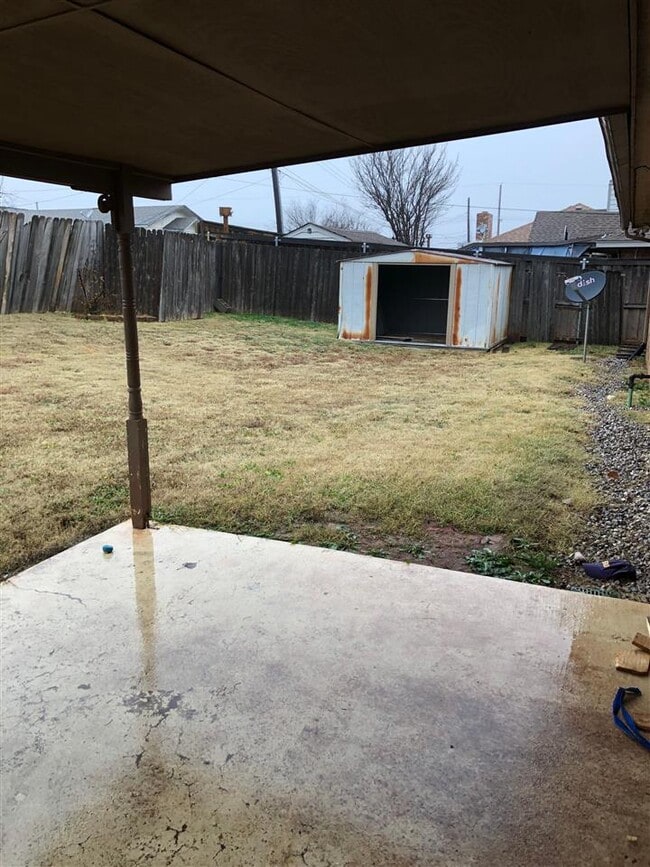 Building Photo - 1405 SE Hillcrest Ave