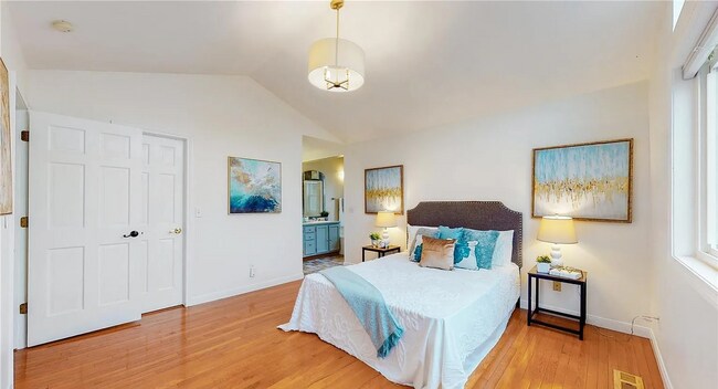 Building Photo - Stunning 5Bed 3.5Bath Modern Home on Spacious Lot in Quiet Boulder Cul-de-Sac