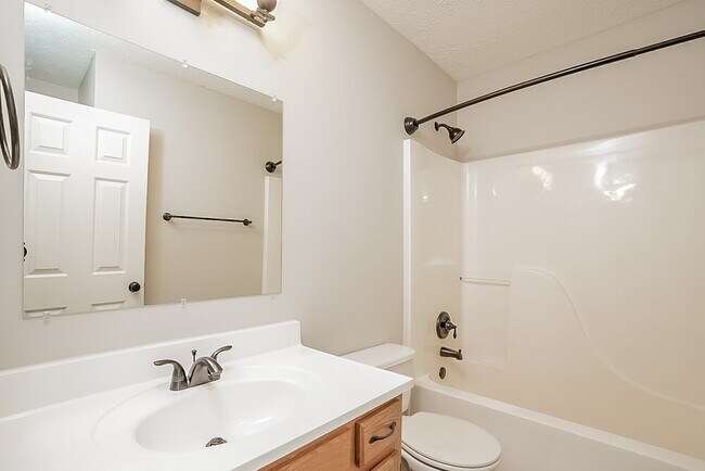 Building Photo - 1059 Cedar Creek Village Rd