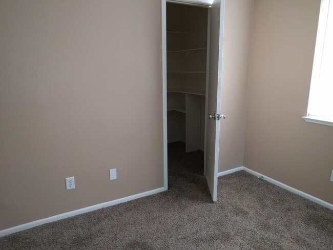 Building Photo - 848 Jeri Ln