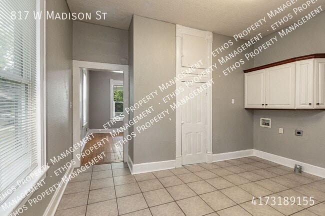 Building Photo - 817 W Madison St