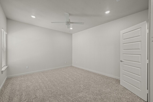 Building Photo - Brand new townhomes in Iron Horse!