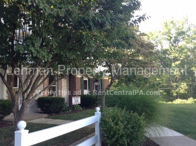 Building Photo - 836 Allenview Dr
