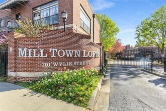 Building Photo - 791 Wylie St SE