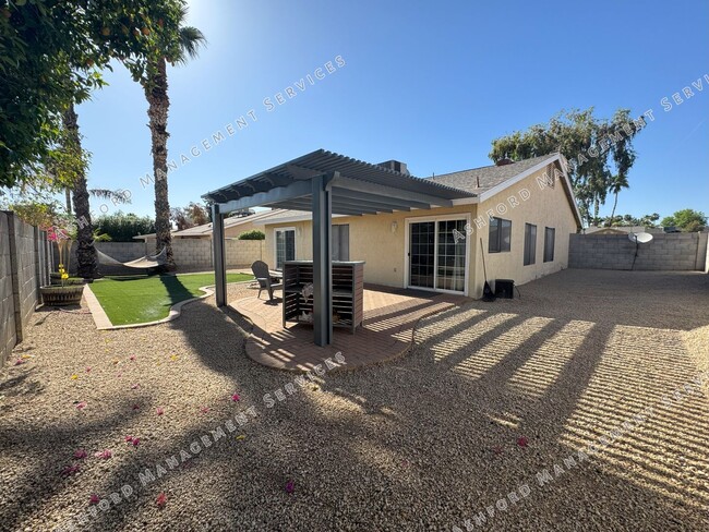 Building Photo - BEAUTIFULLY REMODELED 3 BEDROOM HOME WITH ...