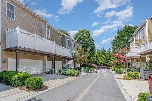 Building Photo - 822 Granby Dr