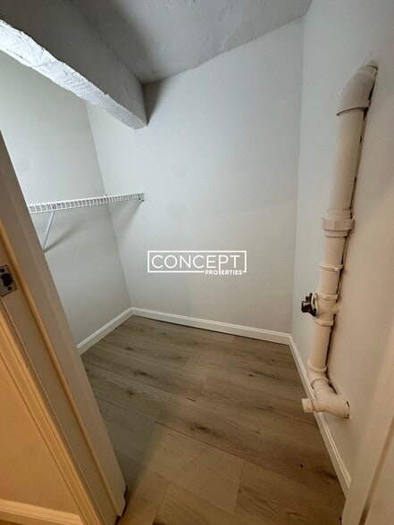 Building Photo - 195 Park Dr