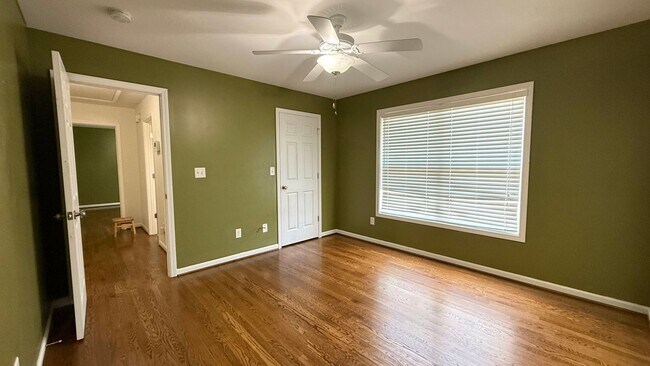 Building Photo - Two bedroom Two bathroom with shop/craft room