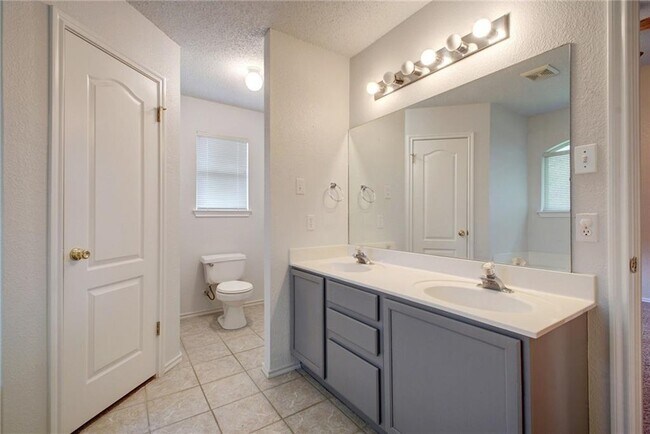 Building Photo - 16510 Denise Dr