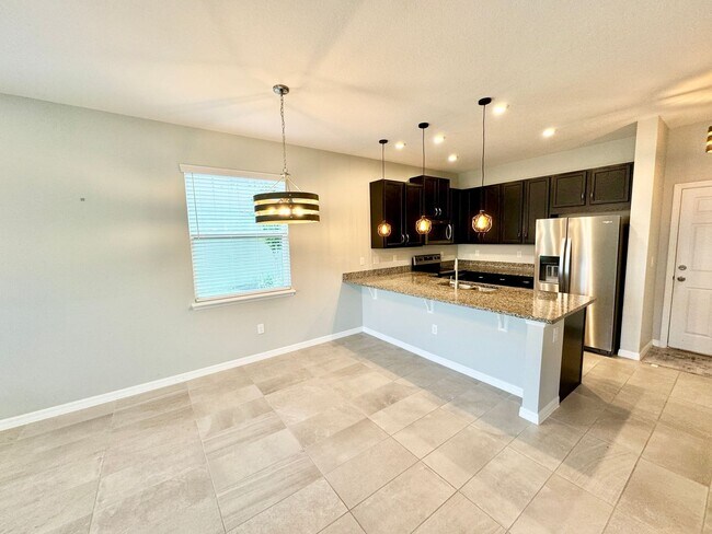 Building Photo - FOR RENT - Fantastic end unit townhouse in...