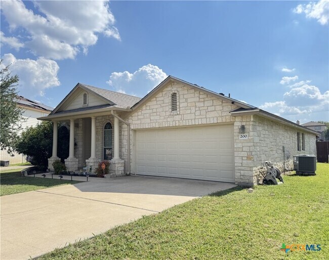 Building Photo - 200 Memory Ln