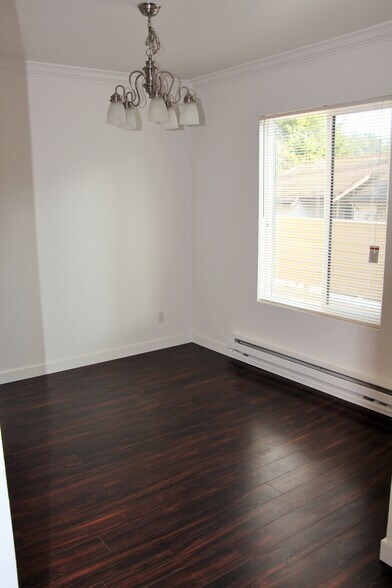 Dining room has plenty of light coming in from the deck - 10418 Northeast 32nd Place