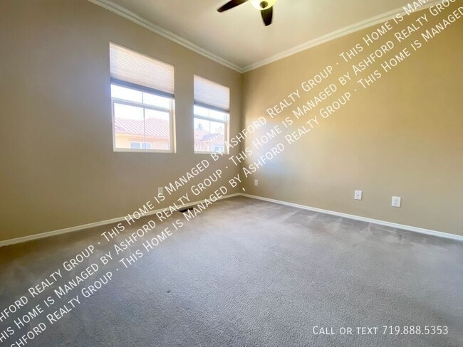 Building Photo - 1450 Courtyard Heights