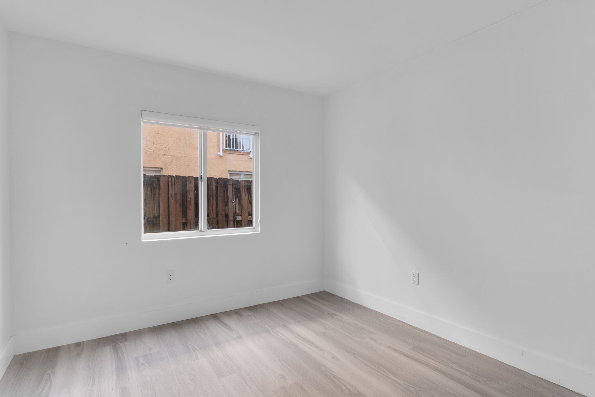 Building Photo - 6235 SW Kendale Lakes Cir