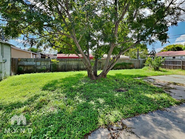 Building Photo - 4421 Cherry