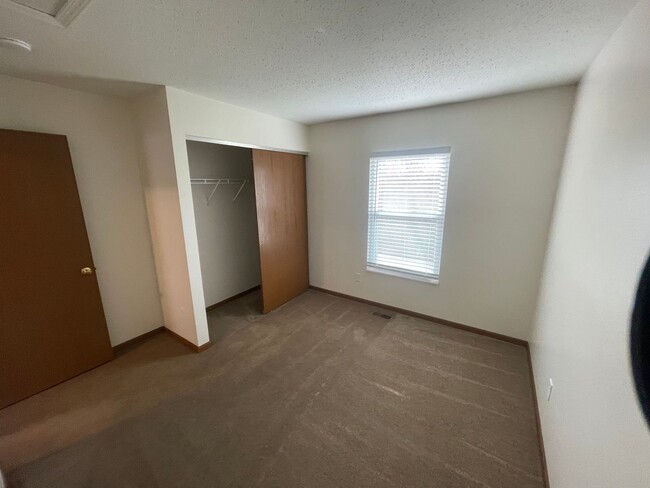 Building Photo - 2 Bed 2 Bath Townhome for lease: $1,480 pe...