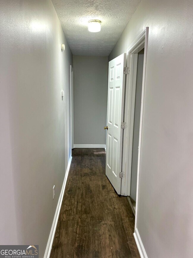 Building Photo - 3990 Rocmar Dr