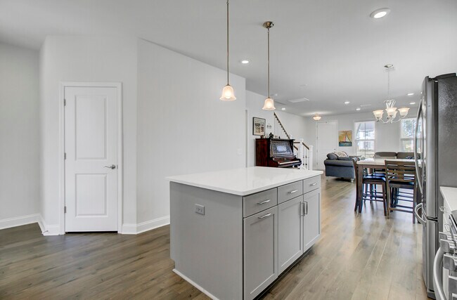 Building Photo - 360 Great Lawn Dr