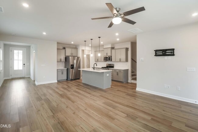 Building Photo - 521 Brittany Ct