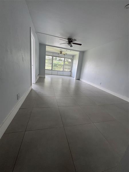Building Photo - 9235 Lagoon Pl