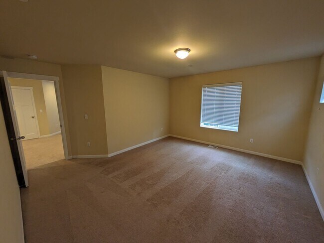 Building Photo - 1077 Hiton Cir