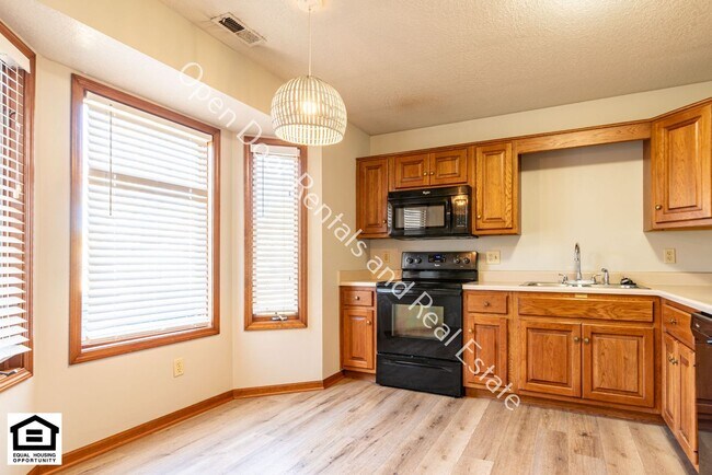 Building Photo - 1416/1418 Lakehurst Dr.