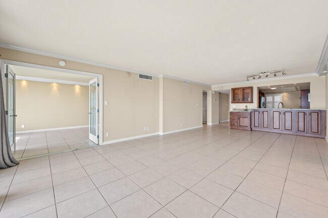 Building Photo - 995 N Hwy A1A