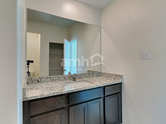 Building Photo - 216 Foster Ln