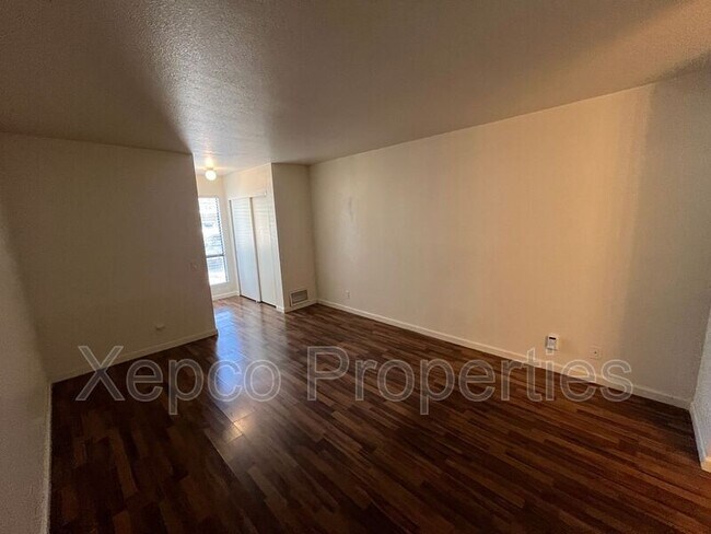 Building Photo - 5285 E Waverly Dr