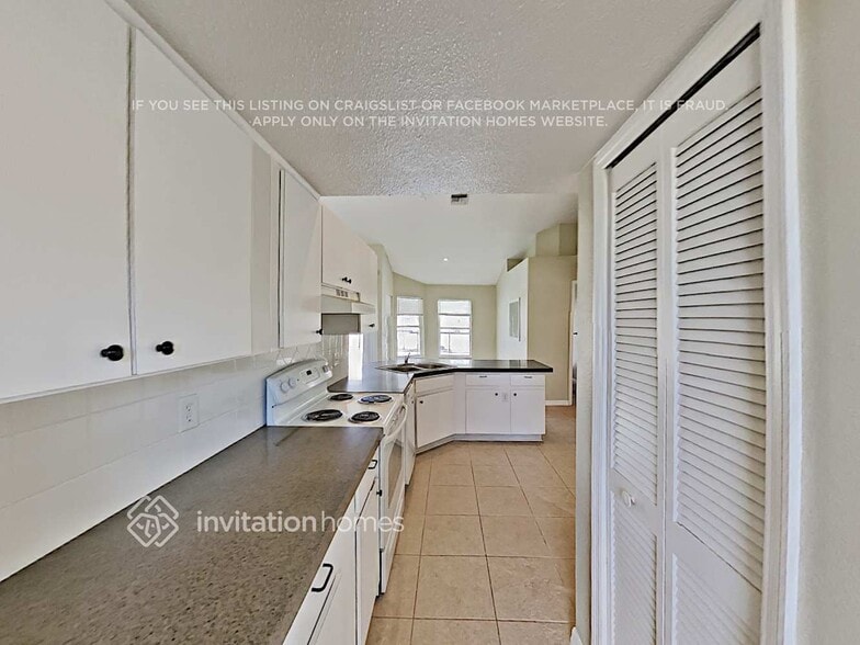Building Photo - 5195 Deer Creek Dr