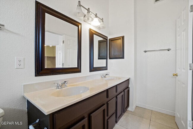 Building Photo - 7225 Golden Hawk Dr