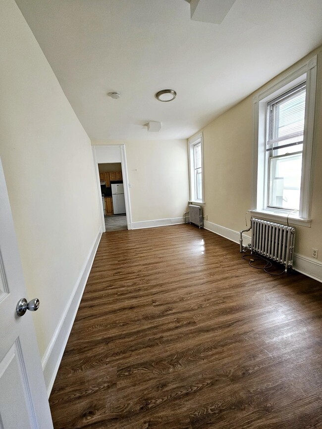 Building Photo - 327 Jackson St