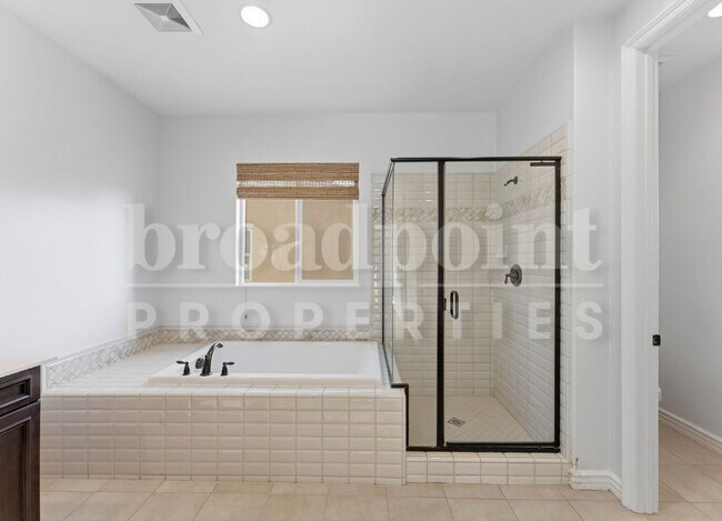 Building Photo - 1672 N Las Flores Dr