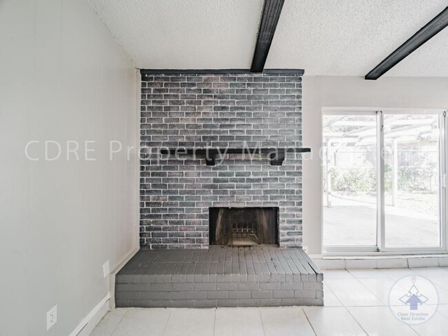 Building Photo - 1905 San Saba Ln