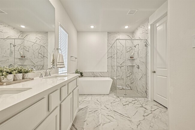 Building Photo - 323 Highland Bayou Dr
