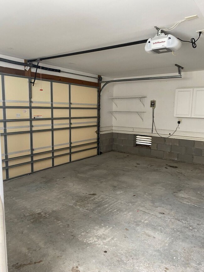 Building Photo - 4 bedroom/3 bathroom in Cypress Island community, minutes from Carolina Beach!