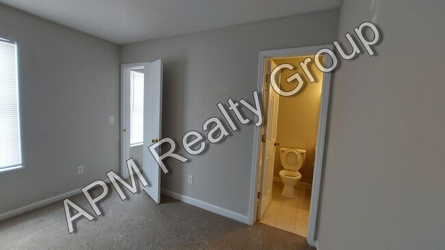 Building Photo - Great Summit Home, Convenient to Sandhills...