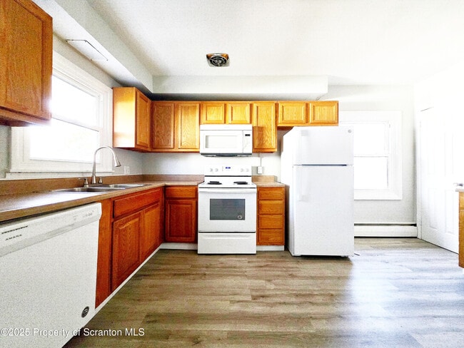 Building Photo - 285 Lyndwood Ave