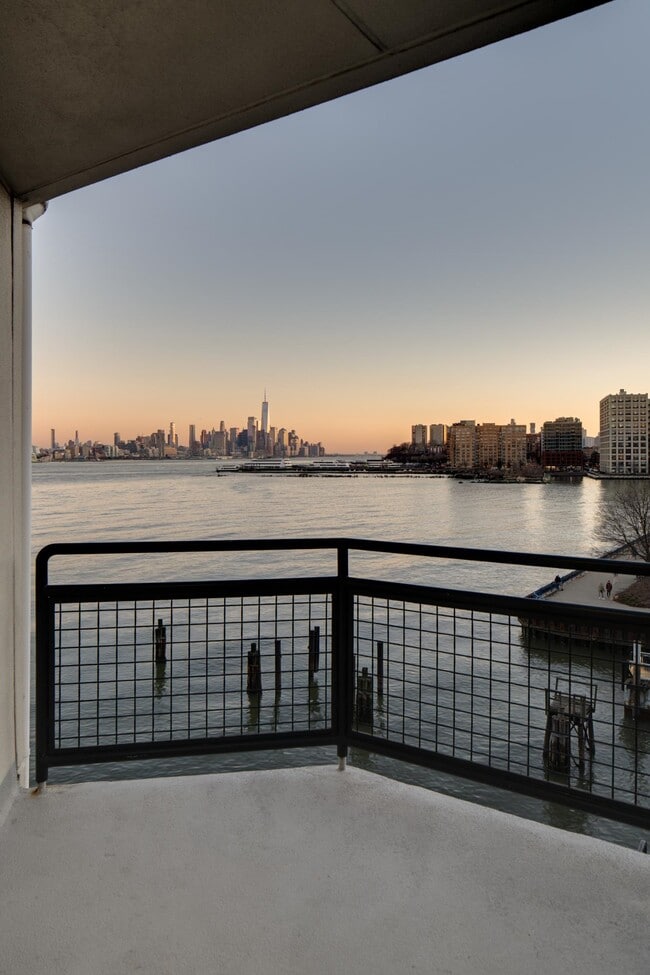 Building Photo - 600 Harbor Blvd